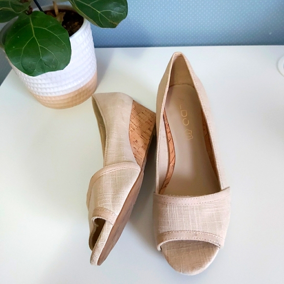 Aldo Shoes / Peep Toe Wedge Shoe Size 7.5 - Picture 2 of 5